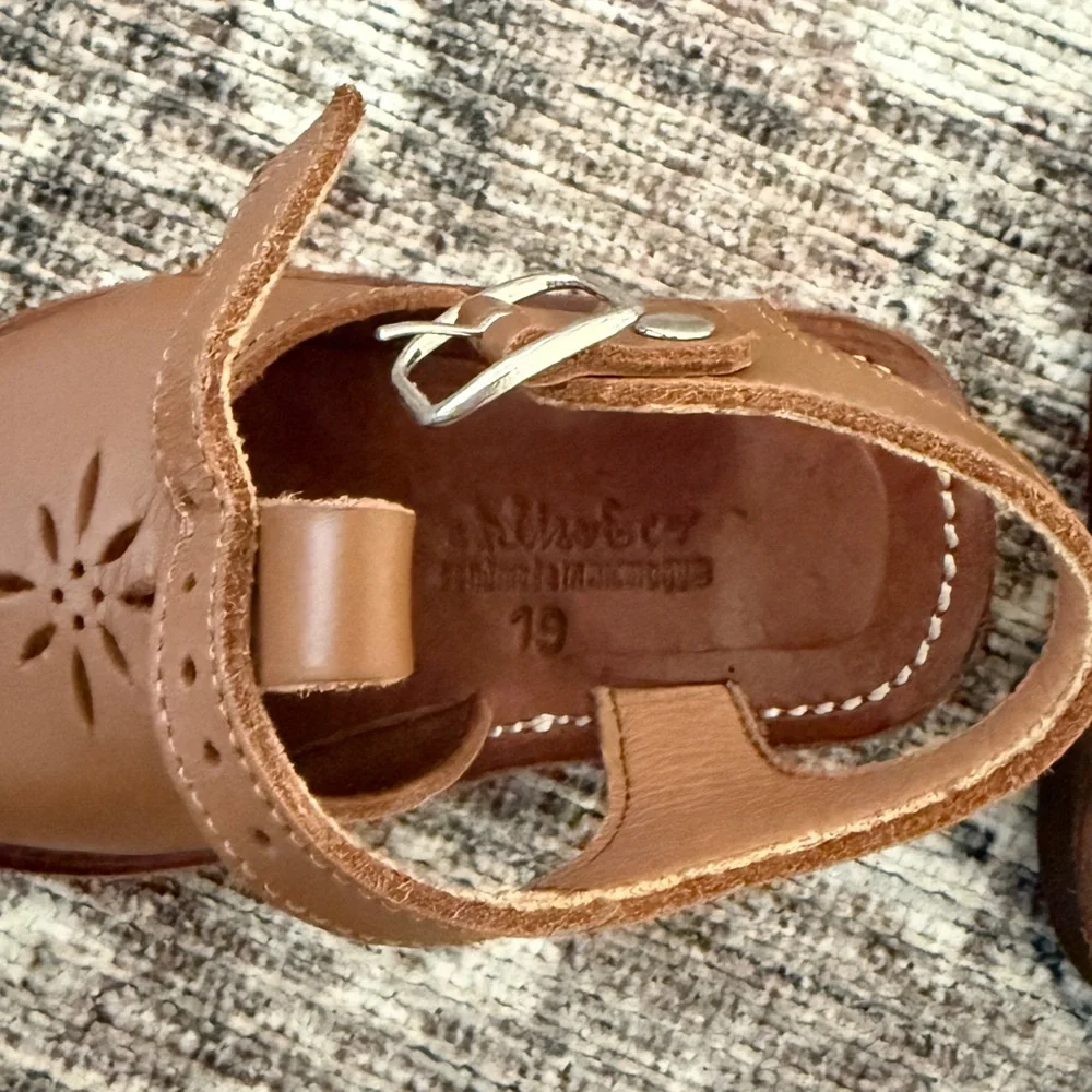 Adelisa & Co Estrella Sandals - Picture 3 of 4
